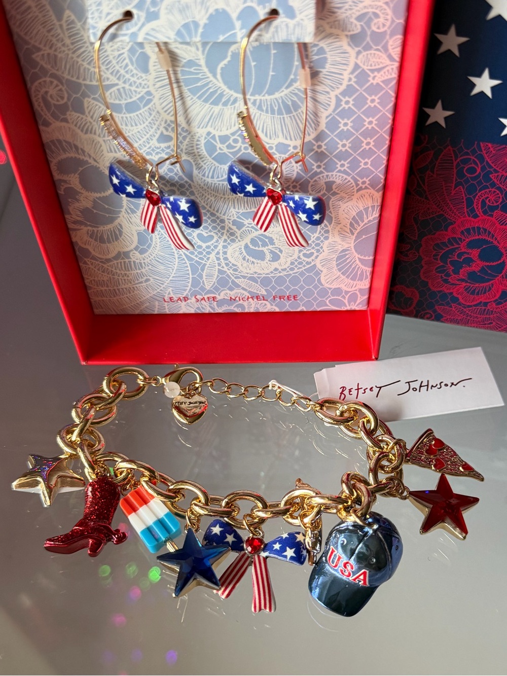 Betsey Johnson 4th July Americana Gold Tone Red White Blue USA Charm Bracelet - Picture 2 of 4